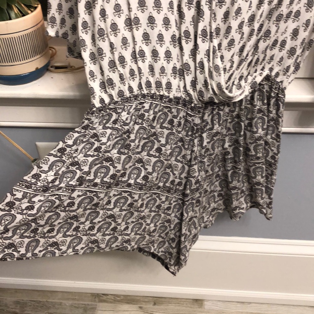 Flowy Gray/White Romper—size S - Picture 2 of 5